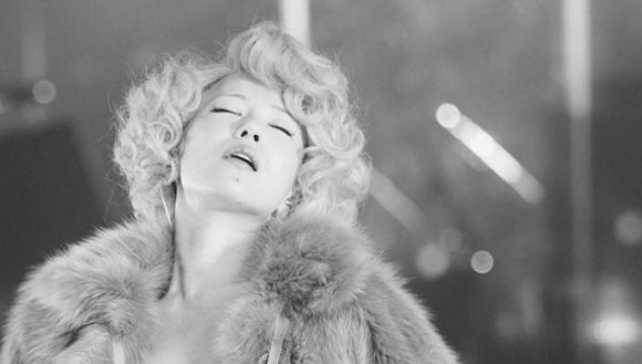 Shiina Ringo (椎名林檎) Shiina Ringo (椎名林檎)