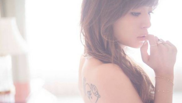 Ayumi Hamasaki (浜崎あゆみ) Ayumi Hamasaki (浜崎あゆみ)